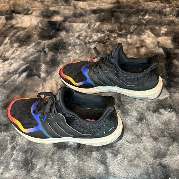 Adidas Ultraboost SZ 6.5 - Picture 5 of 9